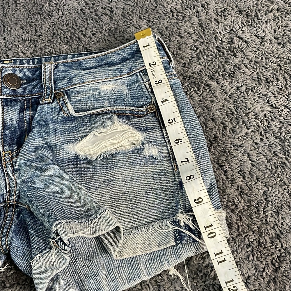 Lightly worn size 2 American Eagle jean shorts - Picture 6 of 7